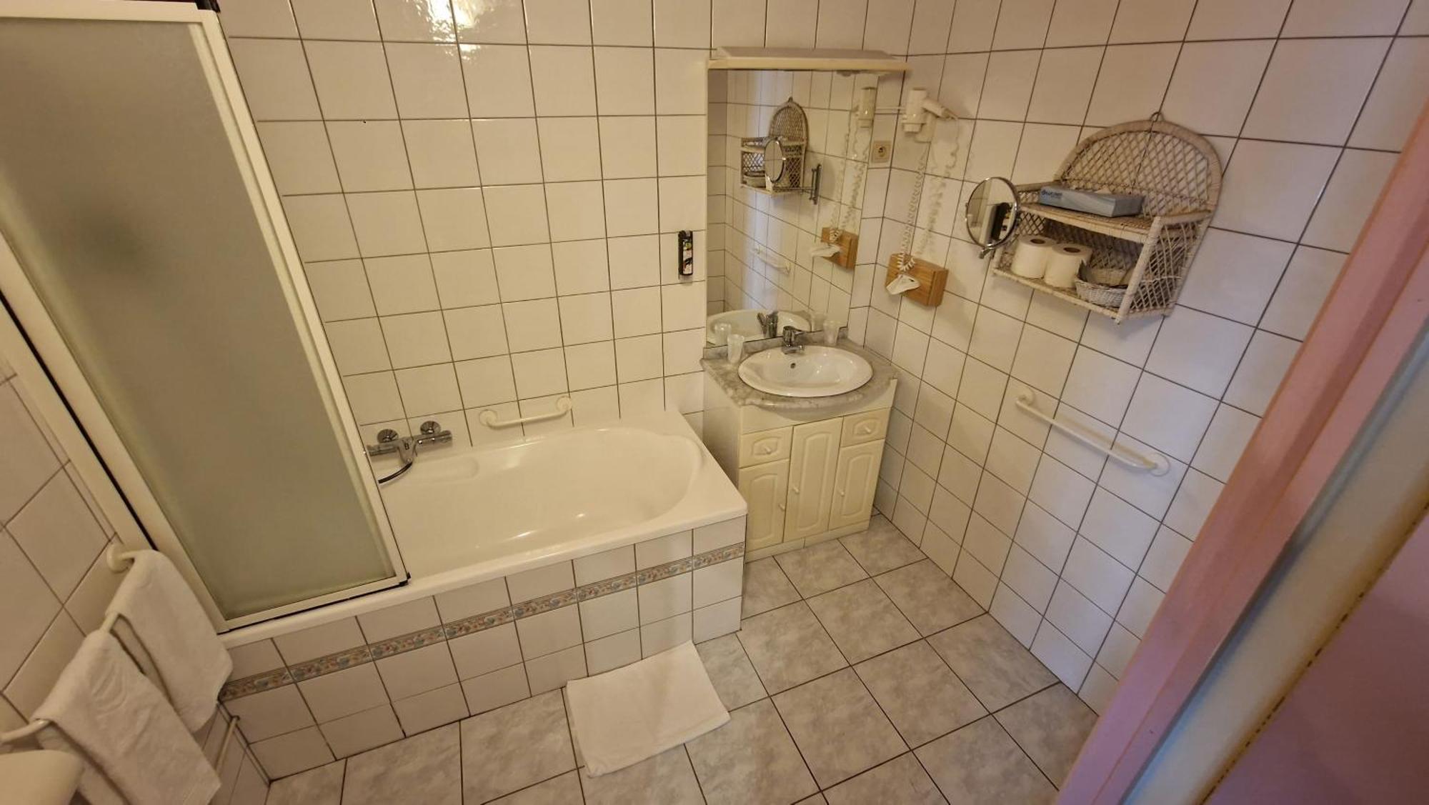 Royal Hotel-Restaurant Bonhomme Sougne-Remouchamps Room photo